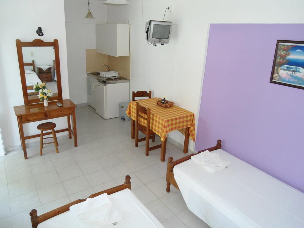 Evi Apartments And Studios Theológos Habitación foto
