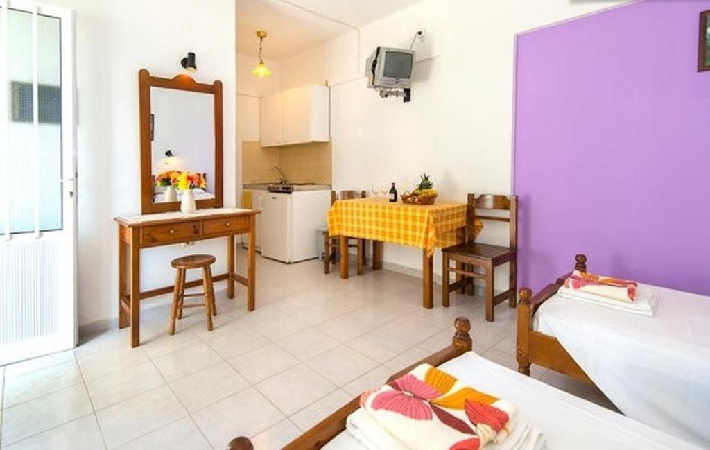 Evi Apartments And Studios Theológos Habitación foto